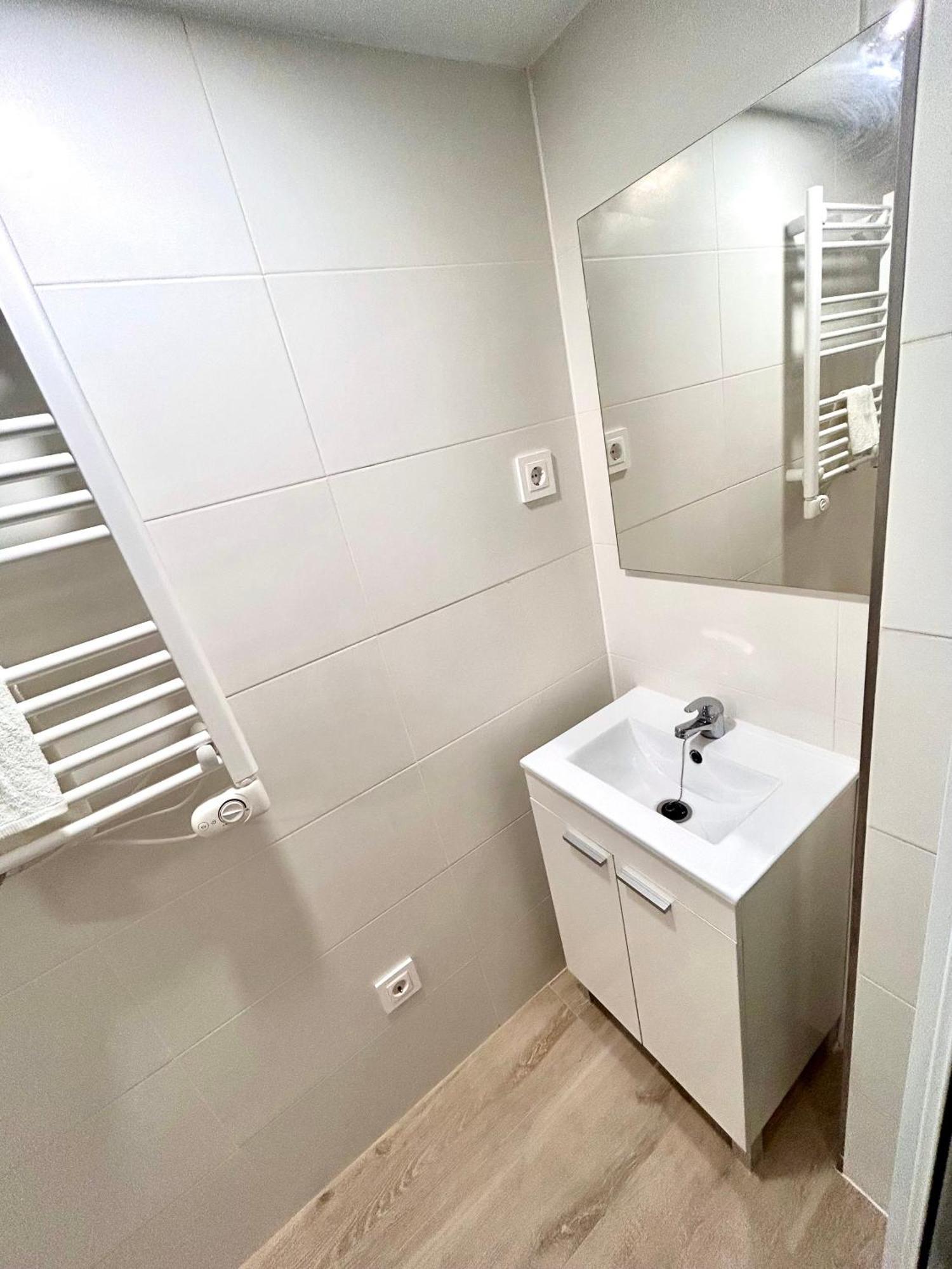 Apartamentos Ribadeo Madrid Exterior photo